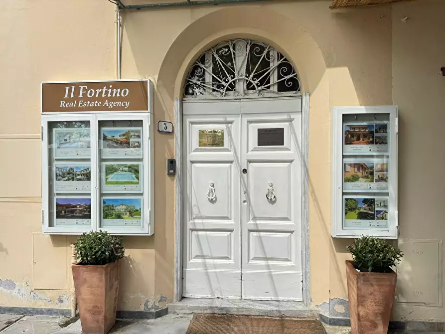 Immagine 29 di Villa in vendita  a Forte Dei Marmi