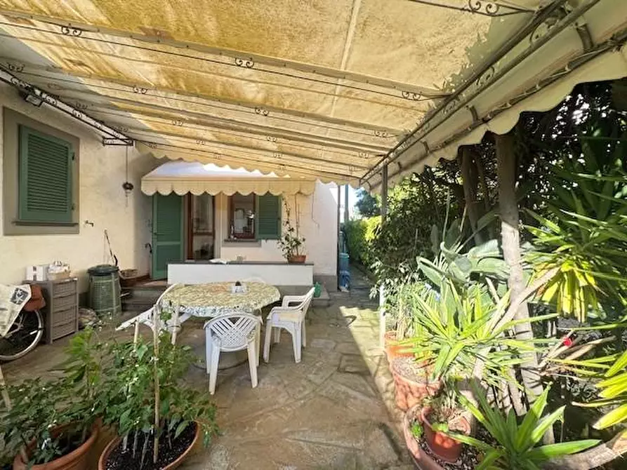 Immagine 5 di Villa in vendita  a Forte Dei Marmi
