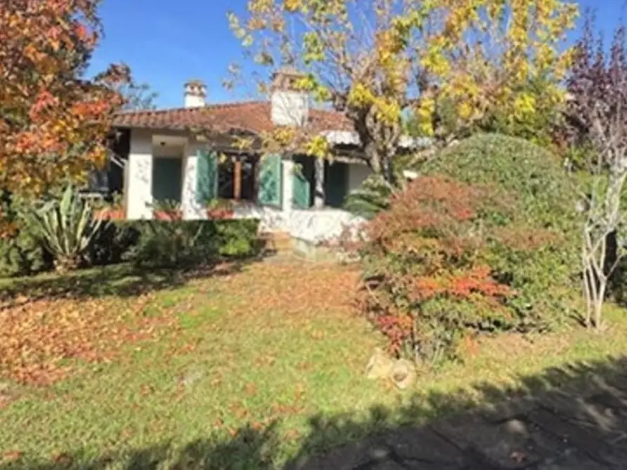 Immagine 2 di Villa in vendita  a Forte Dei Marmi