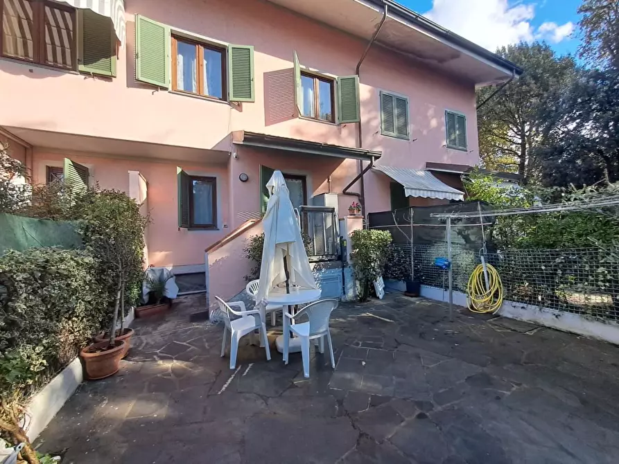 Immagine 33 di Villetta a schiera in vendita  a Forte Dei Marmi