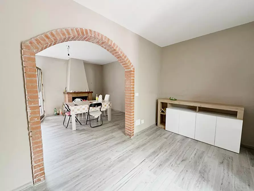 Immagine 2 di Villa in vendita  a Altopascio