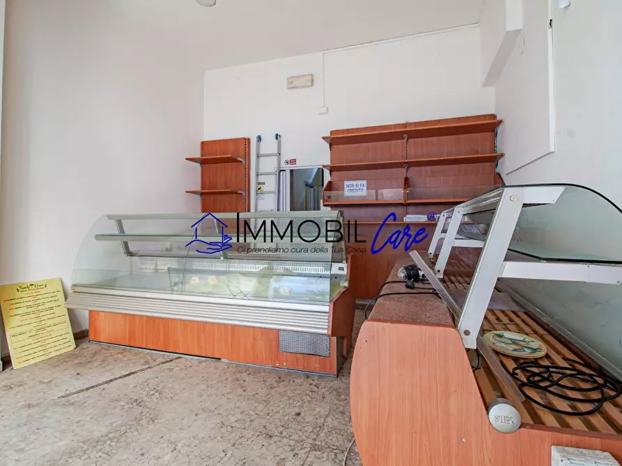 Immagine 3 di Locale commerciale in vendita  a Livorno