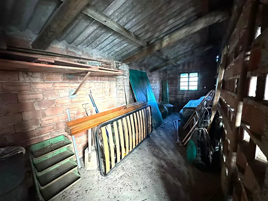 Immagine 14 di Deposito in vendita  a Lucca