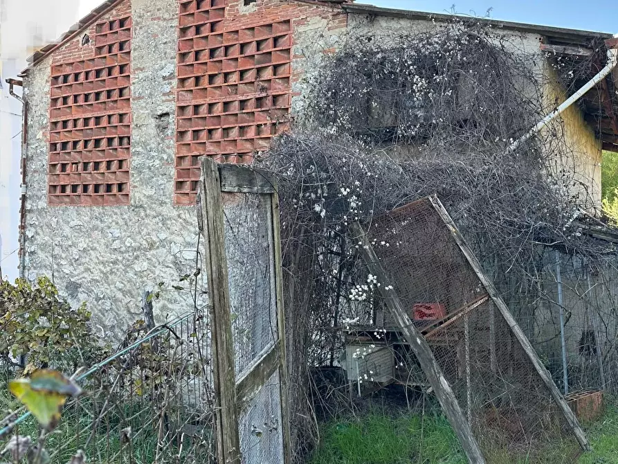 Immagine 6 di Deposito in vendita  a Lucca