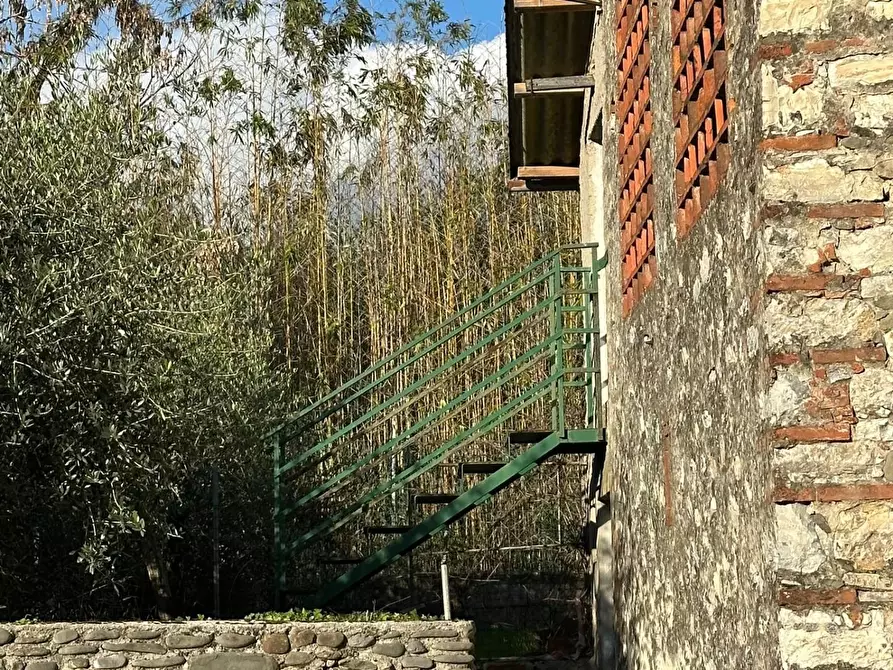 Immagine 2 di Deposito in vendita  a Lucca