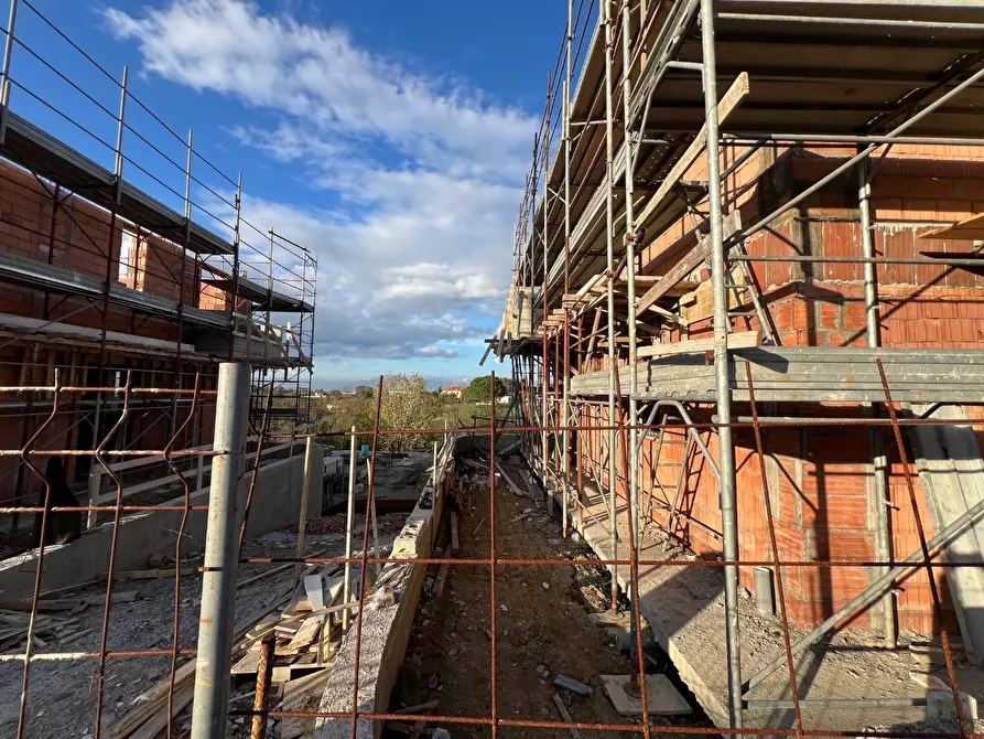 Immagine 6 di Casa bifamiliare in vendita  a Santa Maria A Monte