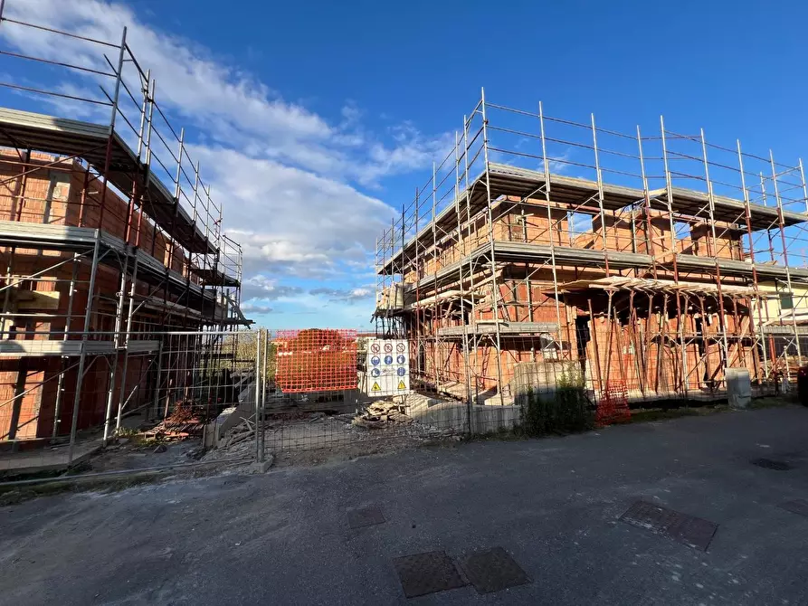 Immagine 2 di Casa bifamiliare in vendita  a Santa Maria A Monte