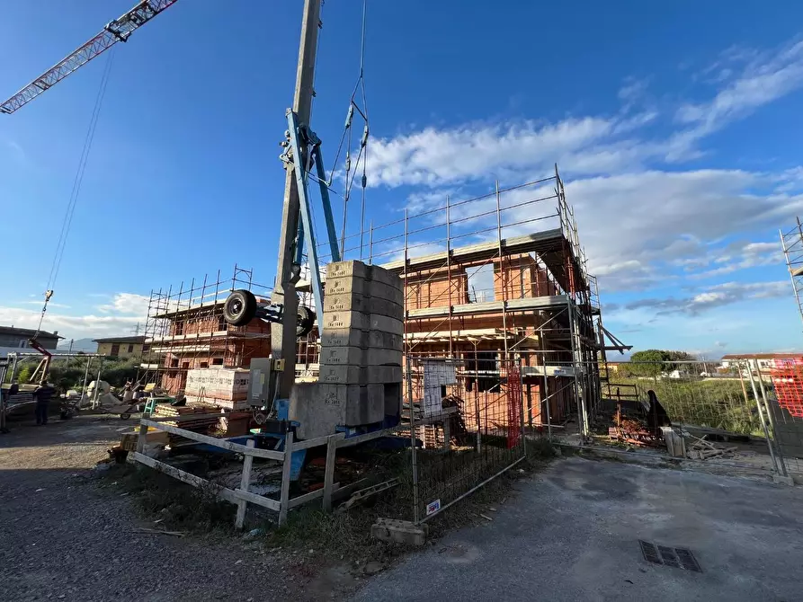 Immagine 3 di Casa bifamiliare in vendita  a Santa Maria A Monte