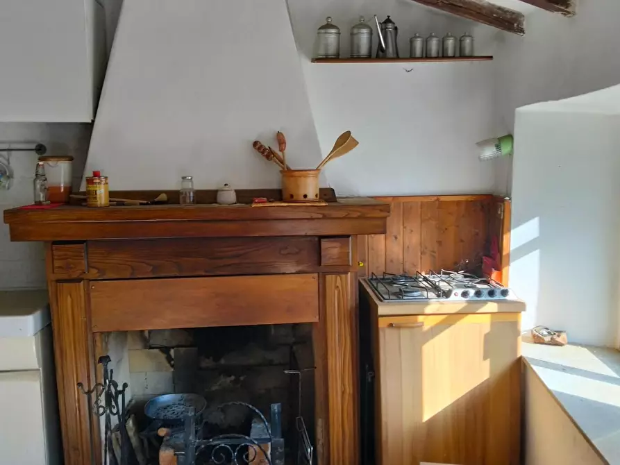 Immagine 2 di Porzione di casa in vendita  a Fivizzano