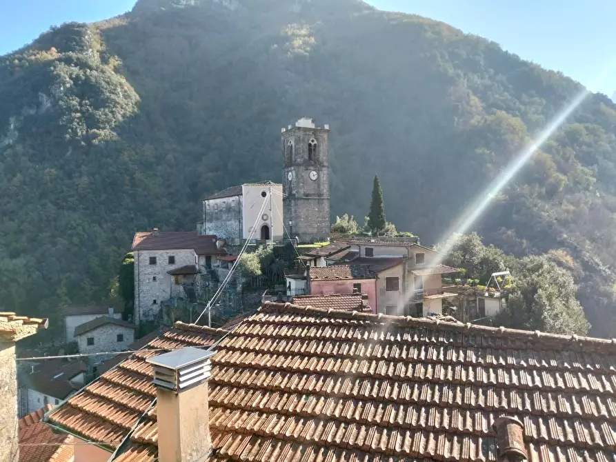 Immagine 13 di Porzione di casa in vendita  a Fivizzano