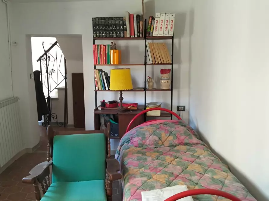 Immagine 5 di Porzione di casa in vendita  a Fivizzano