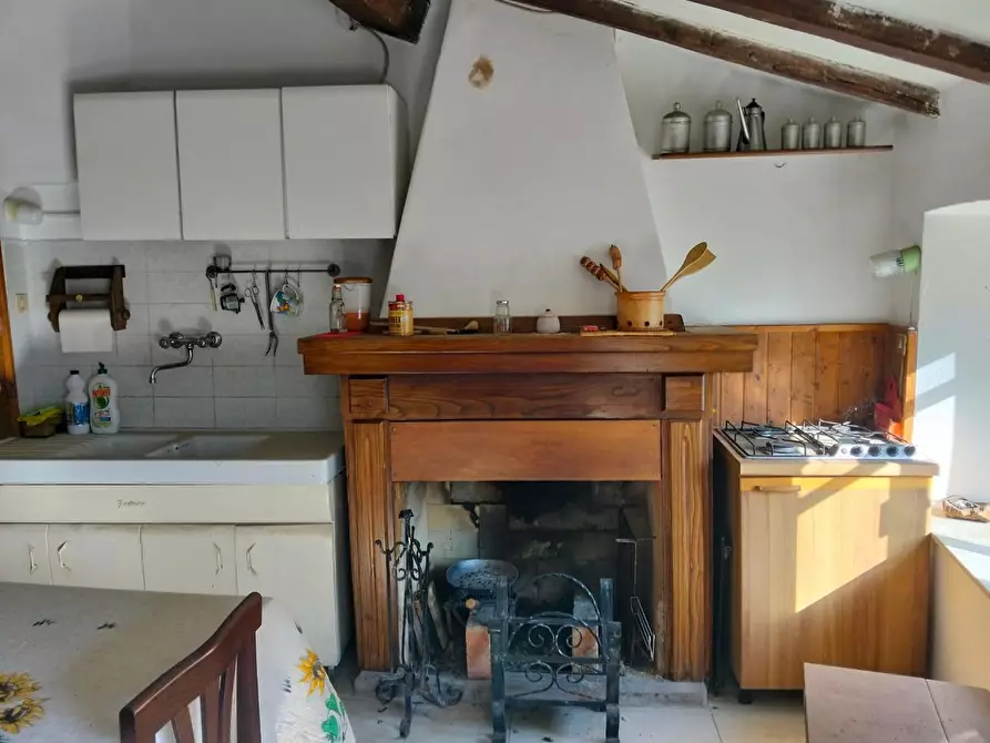 Immagine 1 di Porzione di casa in vendita  a Fivizzano