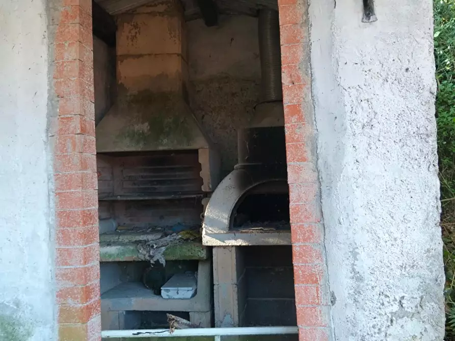 Immagine 15 di Porzione di casa in vendita  a Fivizzano