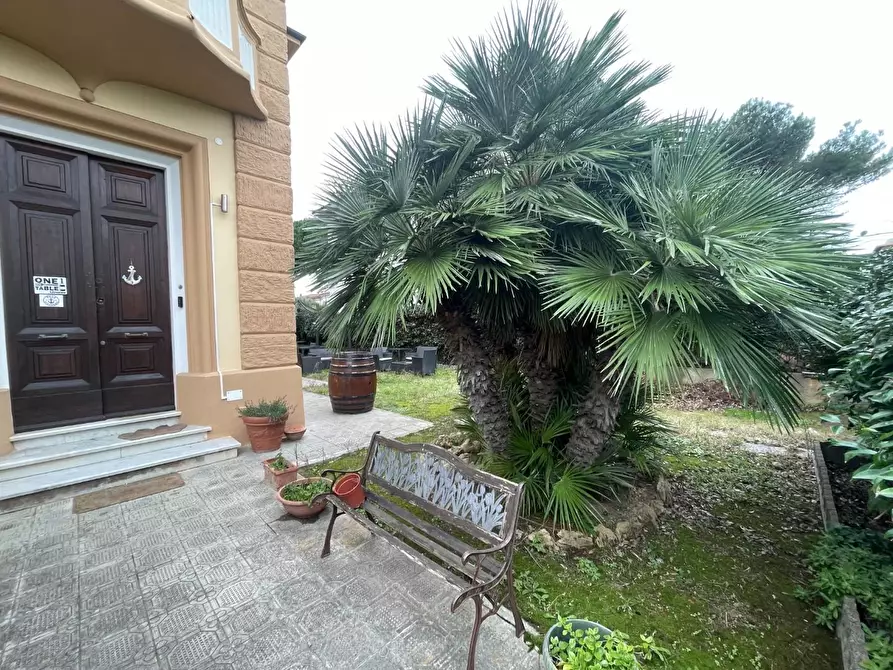 Immagine 17 di Villetta a schiera in affitto  a Livorno