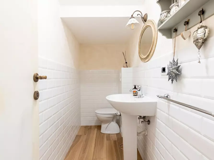 Immagine 10 di Villa in vendita  a Pontedera