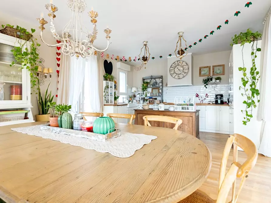 Immagine 16 di Villa in vendita  a Pontedera