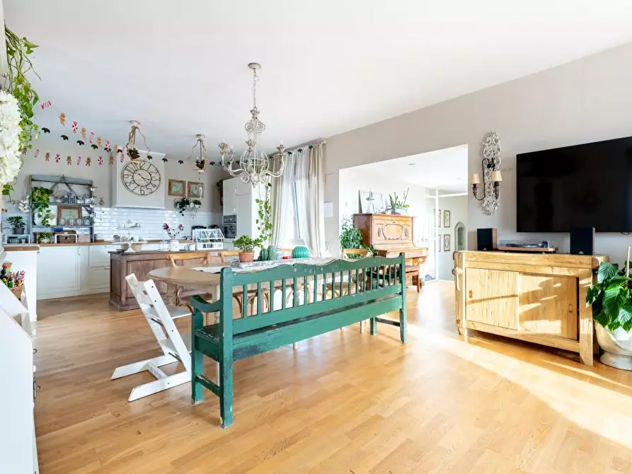 Immagine 14 di Villa in vendita  a Pontedera