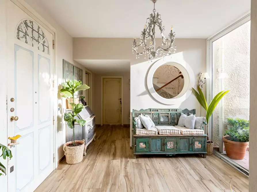 Immagine 2 di Villa in vendita  a Pontedera