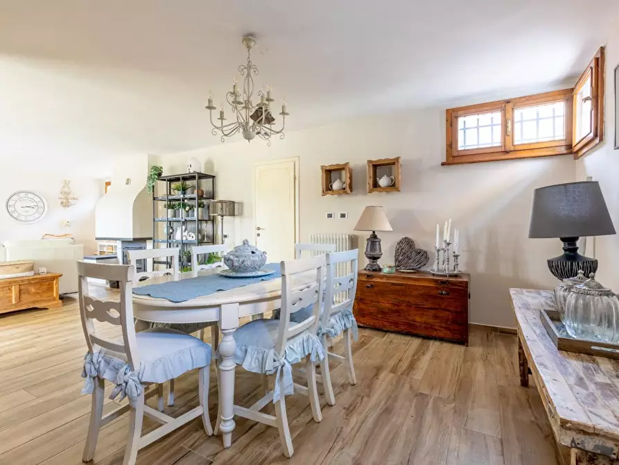 Immagine 5 di Villa in vendita  a Pontedera