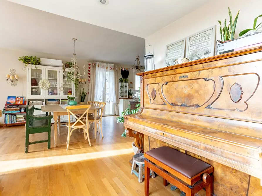 Immagine 12 di Villa in vendita  a Pontedera