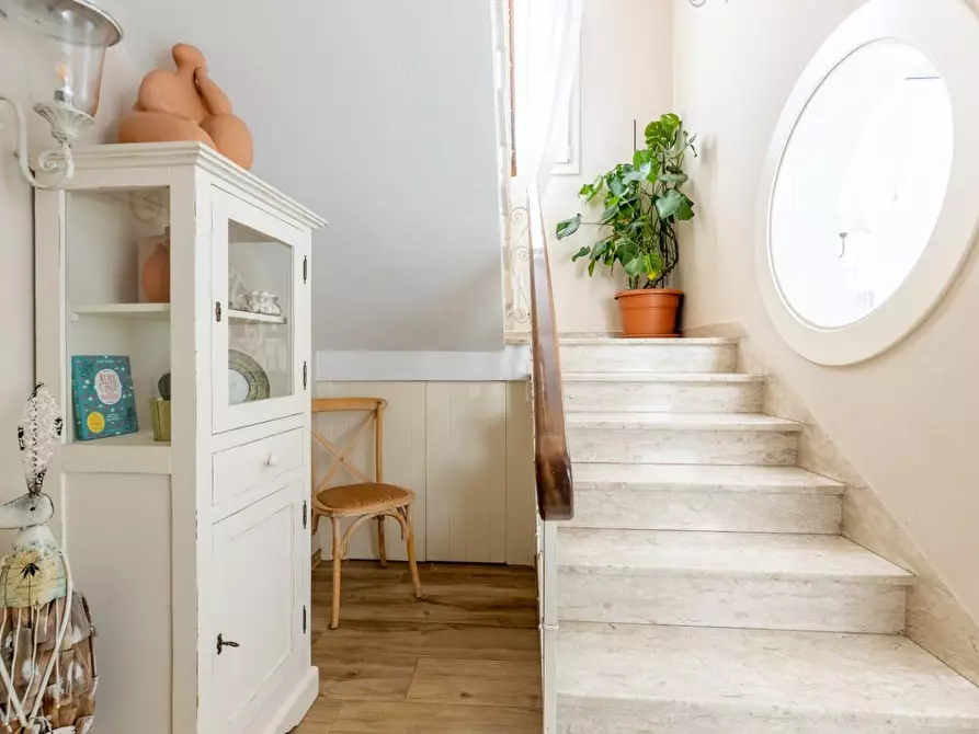 Immagine 11 di Villa in vendita  a Pontedera