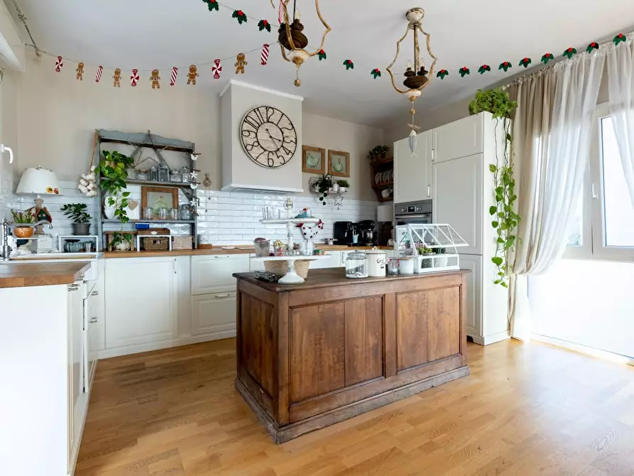 Immagine 17 di Villa in vendita  a Pontedera