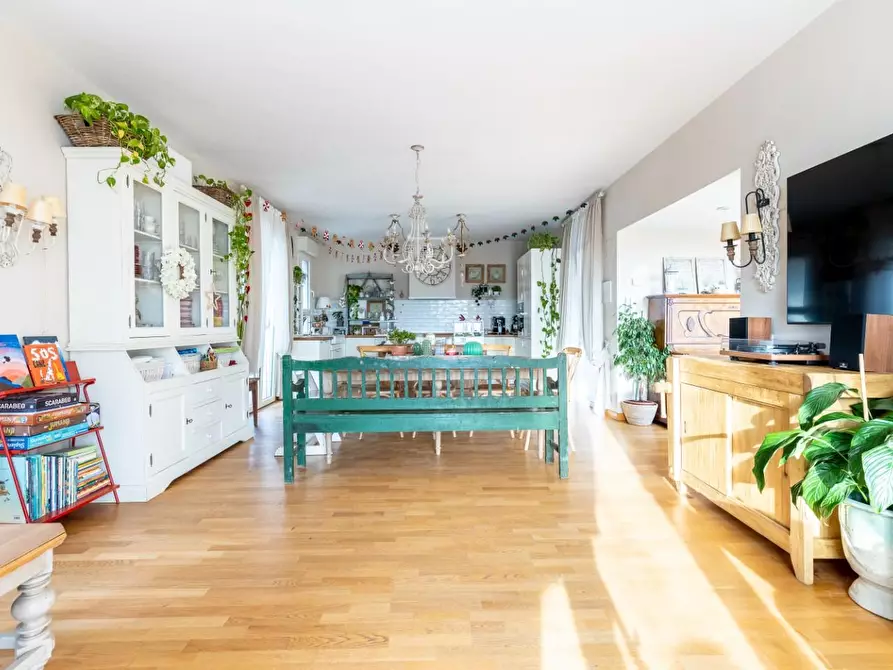 Immagine 13 di Villa in vendita  a Pontedera