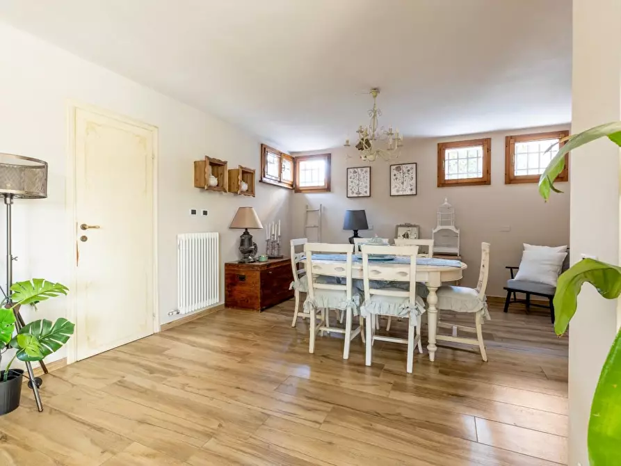 Immagine 6 di Villa in vendita  a Pontedera