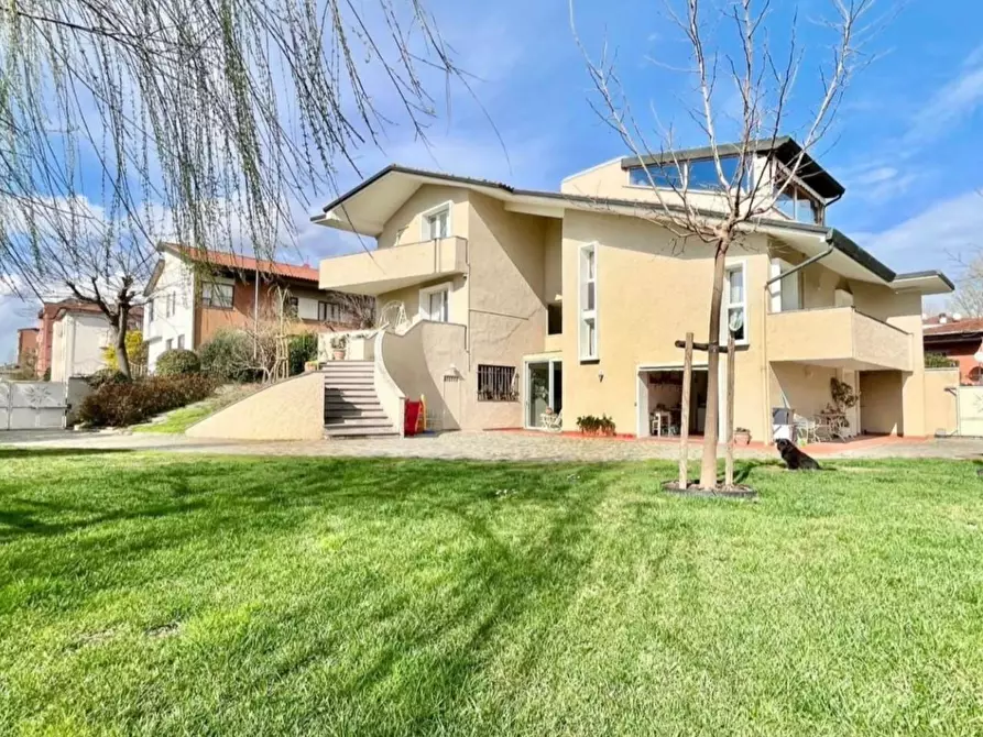 Immagine 1 di Villa in vendita  a Pontedera