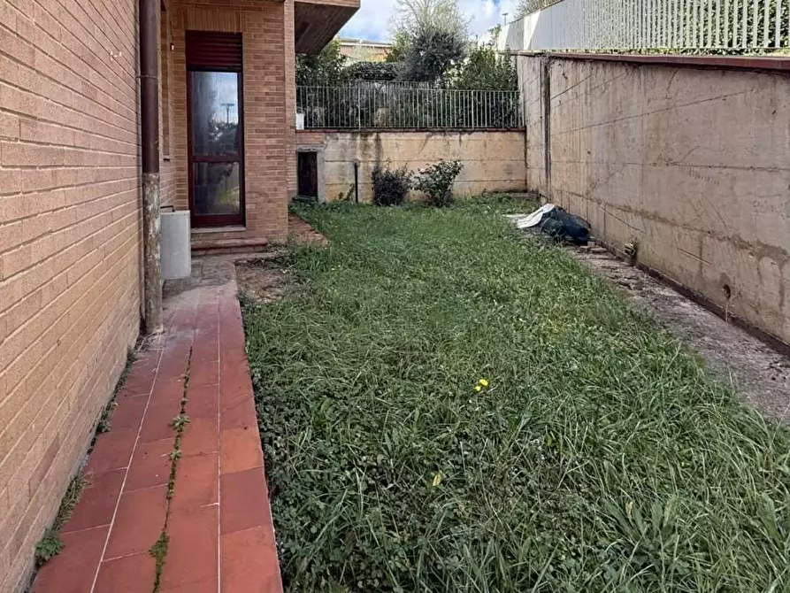 Immagine 13 di Appartamento in affitto  a Siena