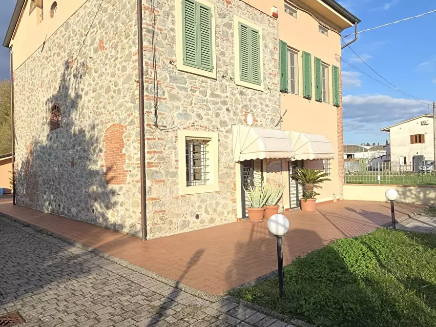 Immagine 45 di Villa in vendita  a Porcari