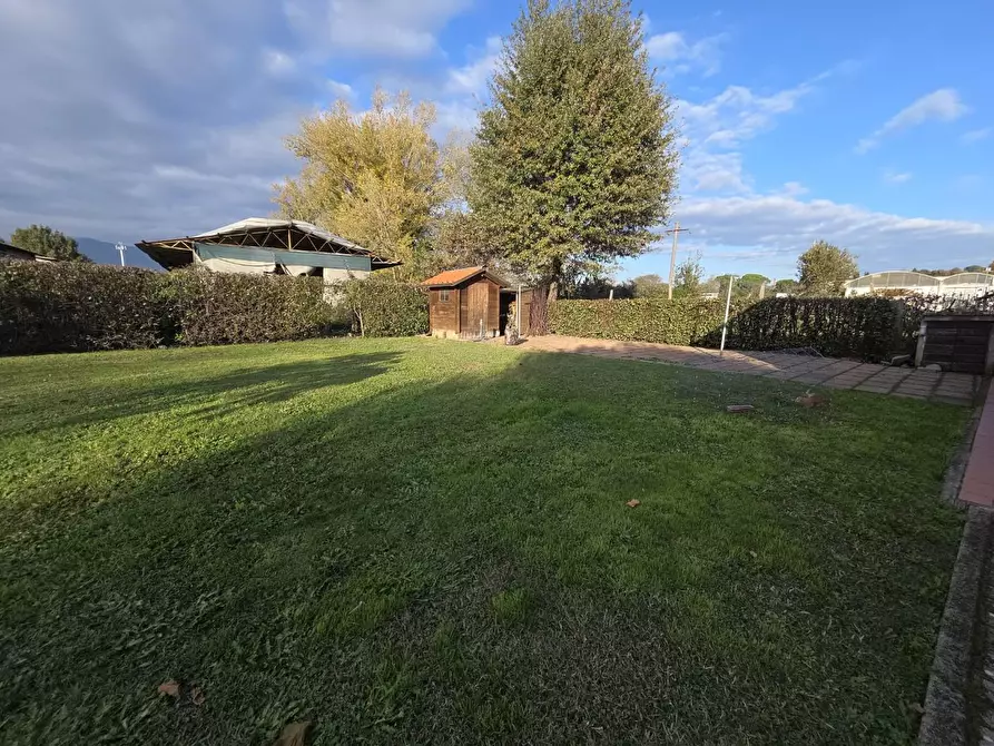 Immagine 29 di Villa in vendita  a Porcari