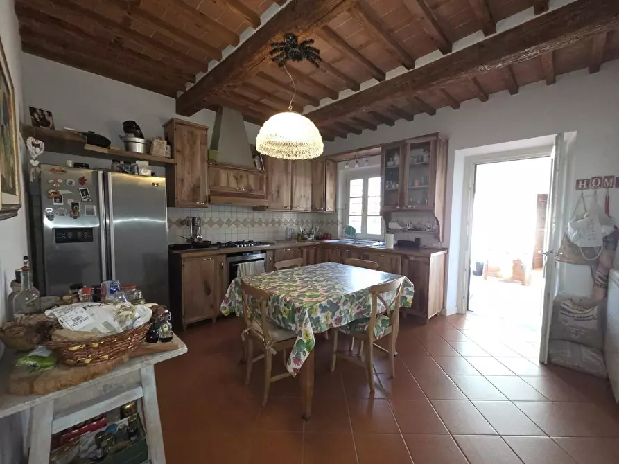 Immagine 37 di Villa in vendita  a Porcari