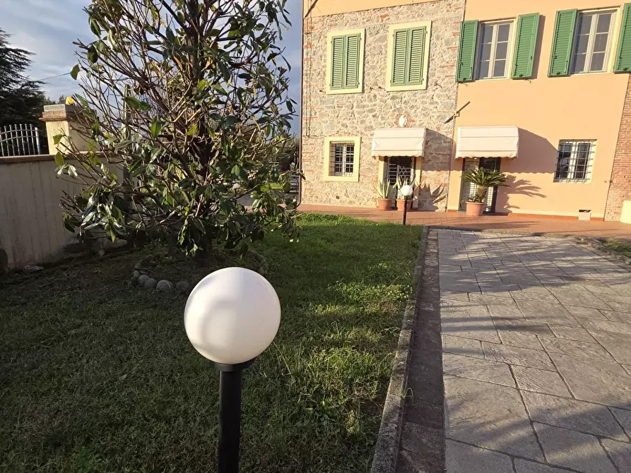 Immagine 52 di Villa in vendita  a Porcari