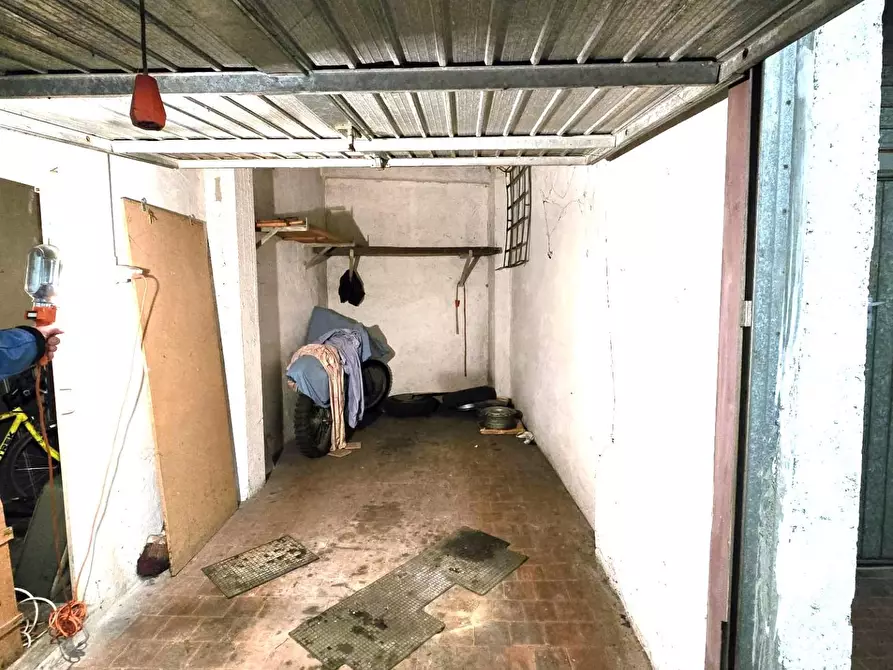 Immagine 3 di Garage in vendita  a Colle Di Val D'elsa