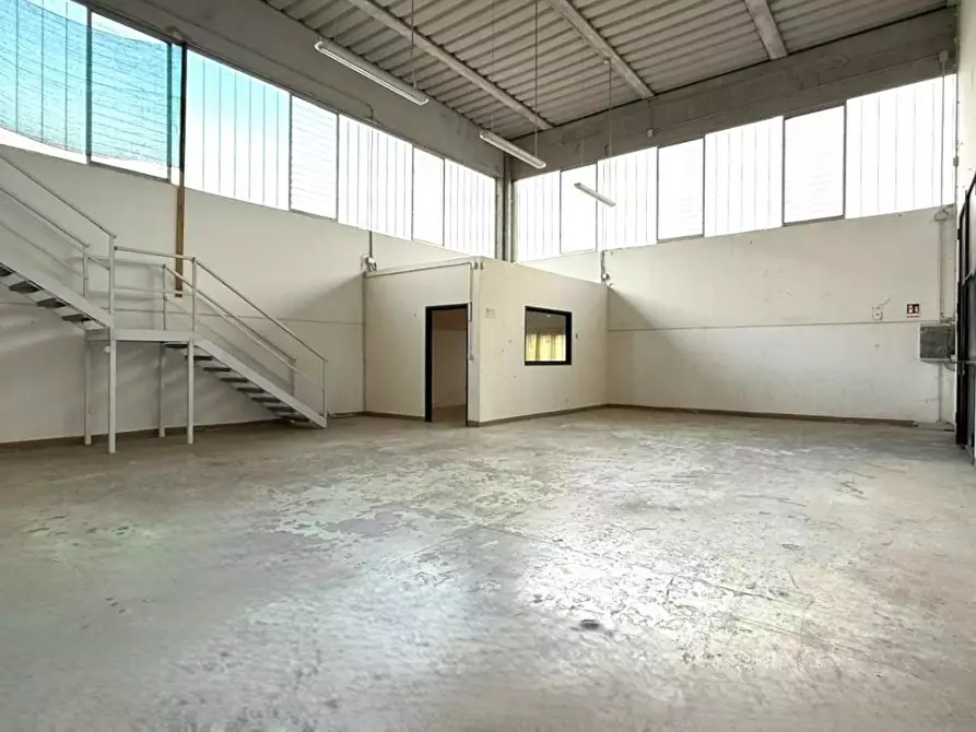 Immagine 6 di Attività artigianale in affitto  a Bientina