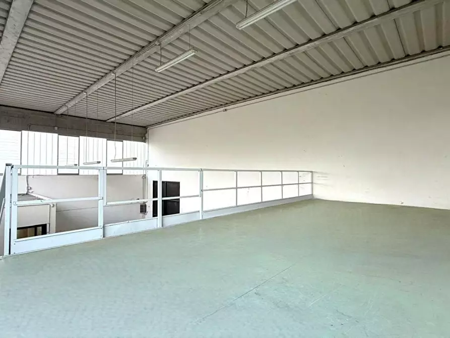 Immagine 2 di Attività artigianale in affitto  a Bientina