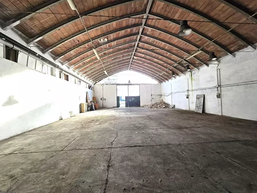 Immagine 10 di Attività artigianale in vendita  a Colle Di Val D'elsa