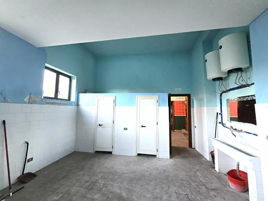 Immagine 2 di Attività artigianale in vendita  a Colle Di Val D'elsa