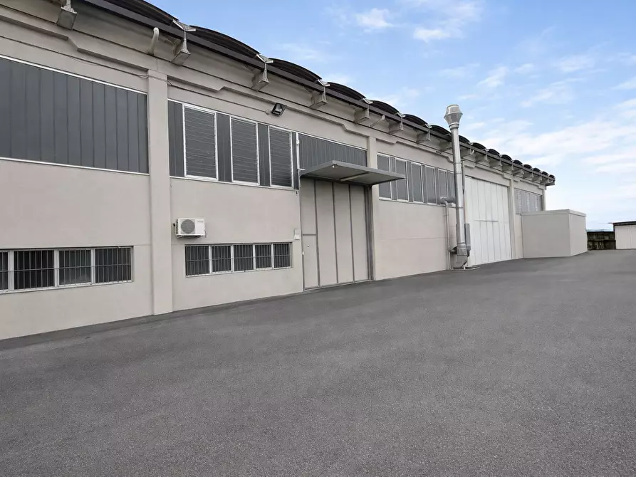 Immagine 2 di Attività artigianale in affitto  a Bientina