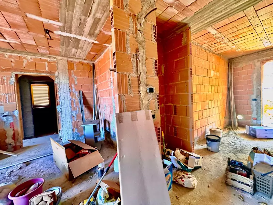 Immagine 11 di Appartamento in vendita  a Massa