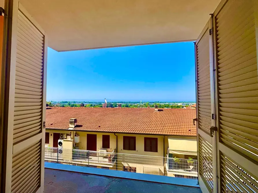 Immagine 1 di Appartamento in vendita  a Massa