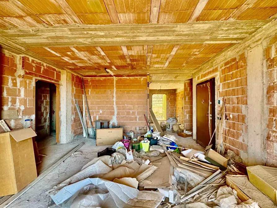 Immagine 2 di Appartamento in vendita  a Massa