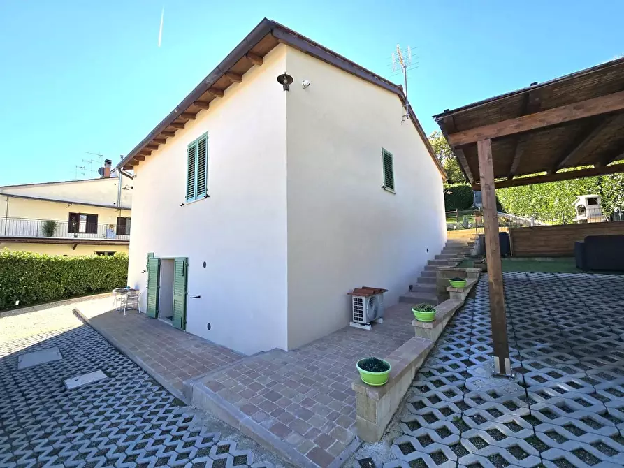 Immagine 2 di Villa in vendita  a Colle Di Val D'elsa