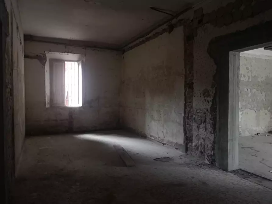 Immagine 16 di Locale commerciale in affitto  a Pontedera