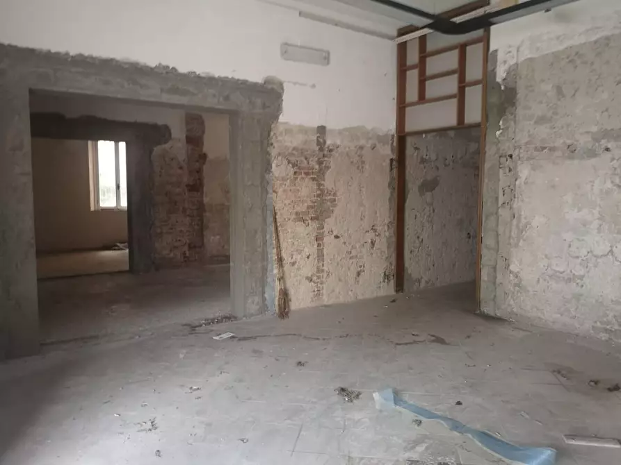 Immagine 4 di Locale commerciale in affitto  a Pontedera