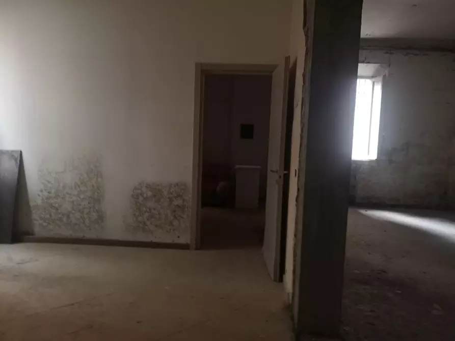 Immagine 13 di Locale commerciale in affitto  a Pontedera