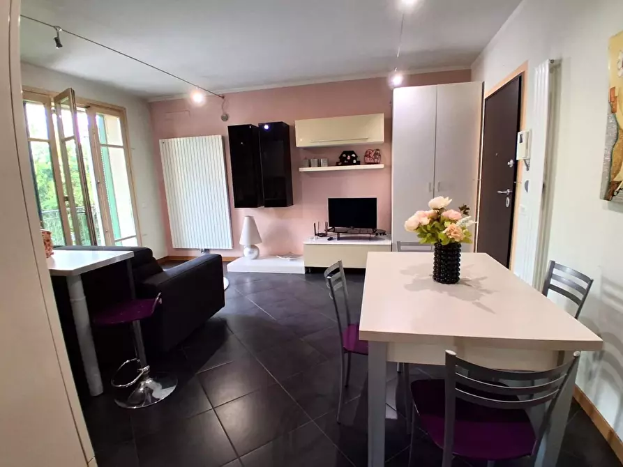 Immagine 2 di Appartamento in vendita  a Lucca