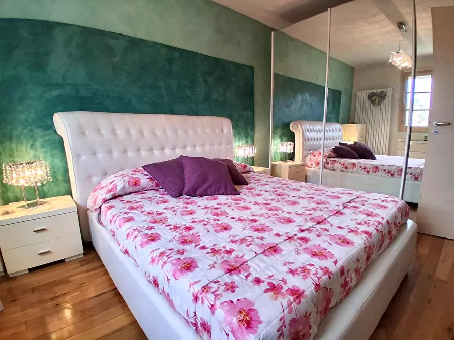 Immagine 7 di Appartamento in vendita  a Lucca