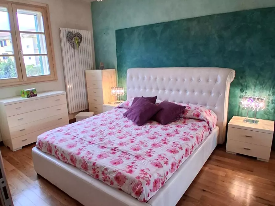 Immagine 6 di Appartamento in vendita  a Lucca